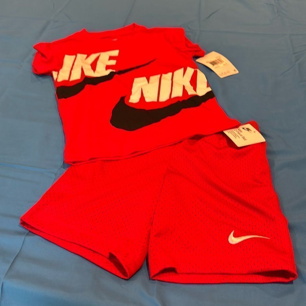 Nike two-piece set new with tags size-4-5